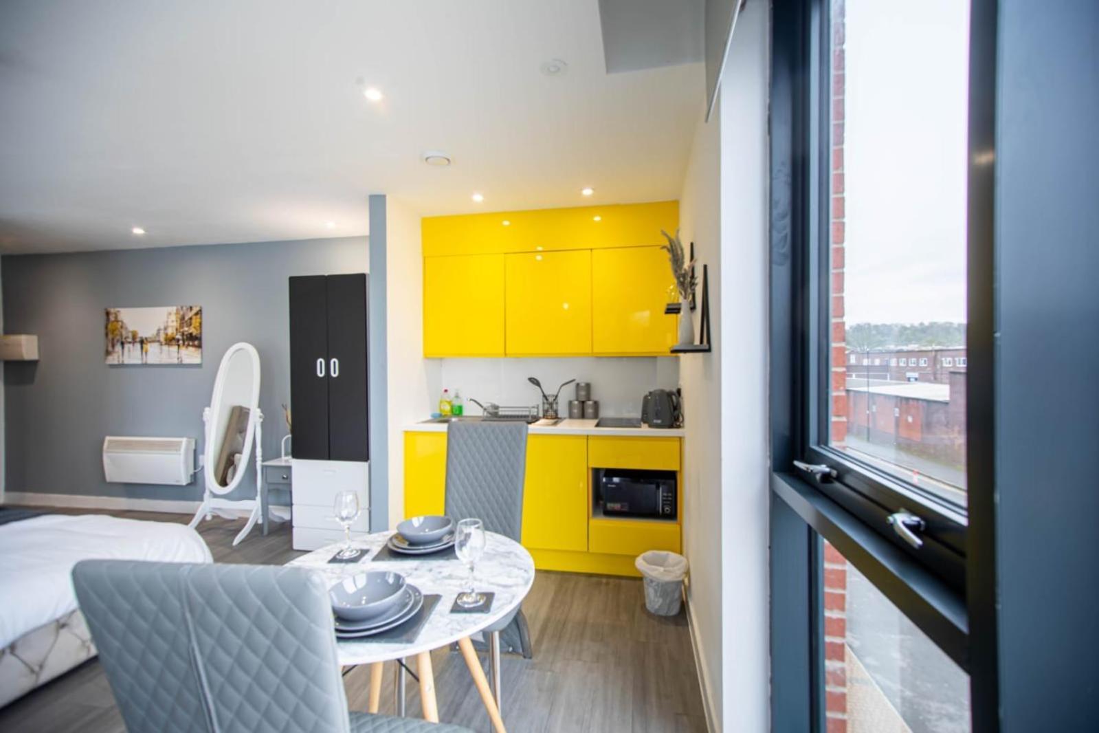 Excellent Studio Balcony Apartment In Шеффілд Екстер'єр фото